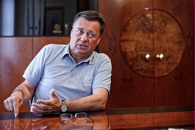 Janković poziva k podpori interventnemu zakonu, sindikati zakona ne podpirajo
