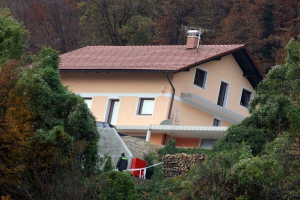 45-letnika so mrtvega našli v vasi Tepe pri Litiji.