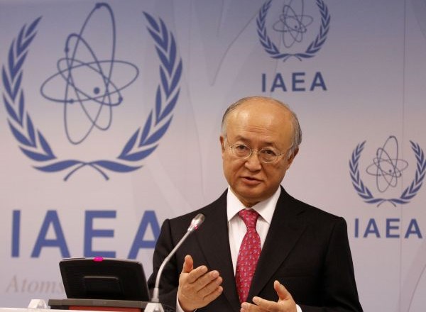 Amano (na sliki) je danes pozval Iran, naj sodeluje z IAEA in priskrbi "zahtevana pojasnila glede morebitnih vojaških...
