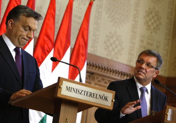 Levo premier Viktor Orban in madžarski finančni minister György Matolcsy.