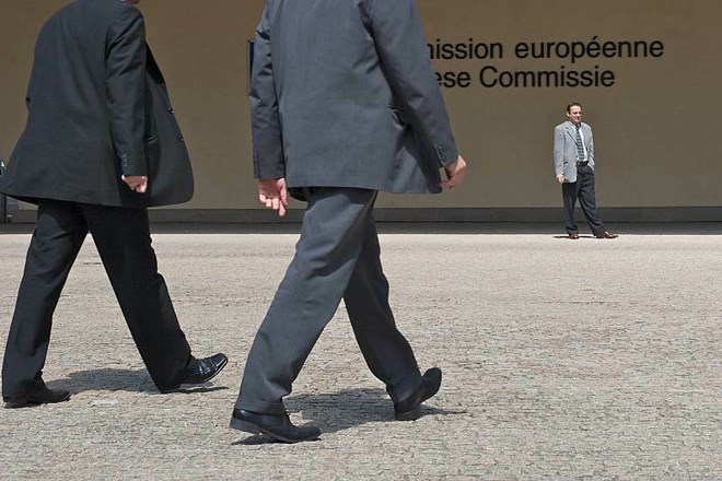 Bruselj predlaga skupne evropske obveznice, a le ob krepitvi proračunske discipline
