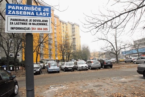 Podjetje Avto Lap bi  Šiškarjem prej  brezplačna  parkirišča rado  oddajalo v najem  po precej visoki  najemnini, ki jo...