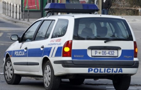 Mariborčana pri uvozu avtomobilov utajila 430.000 evrov davka