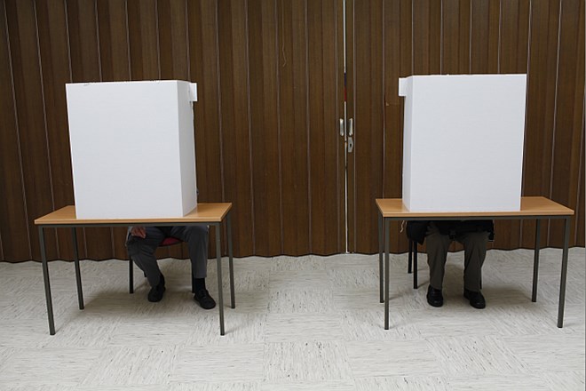 Volivci v Avstraliji niso prejeli glasovnic, volijo lahko na veleposlaništvu v Canberri
