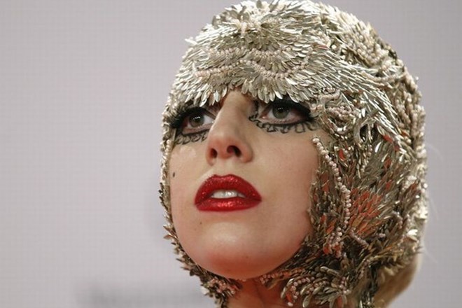Ponovno dviga prah: Oglejte si novi video Lady Gaga, v katerem je pevka gola