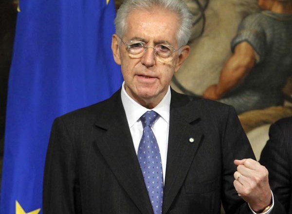 Monti (na fotografiji) bo varčevalne ukrepe danes predstavil še predsednikom deželnih uprav, predstavnikom sindikatov in...