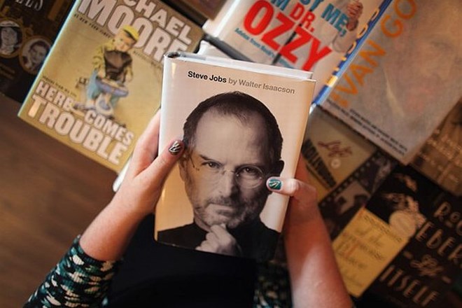 Biografija Steva Jobsa je na prodajnih policah šele od oktobra letos.