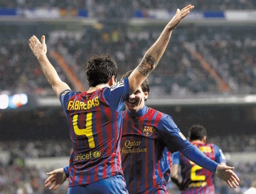 Cesc Fabregas, ki se je pred to sezono vrnil v Barcelono,  in Lionel Messi sta se v Madridu veselila treh golov.
