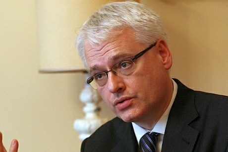 Ivo Josipović bo verjetno v sredo povabil predstavnike koalicije v svoj urad ter Milanoviću zaupal mandat za sestavo nove...