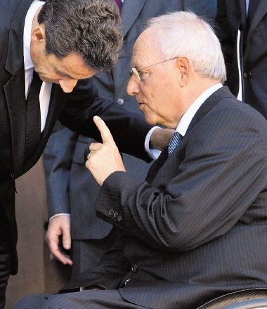 Francoski predsednik Sarkozy in  nemški finančni minister Schäuble.