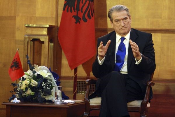 Teme Kosova se je v petek dotaknil albanski premier Sali Berisha (na fotografiji), ki je izpostavil, da združitev Kosova z...