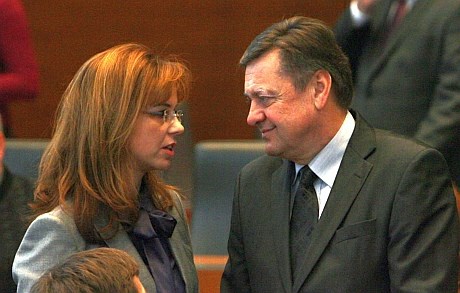 Zoran Janković in njegova  kandidatka Maša Kociper sta na koncu ostala praznih rok.