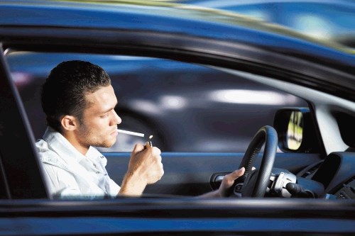 Kajenje ima poleg škodljivih učinkov na kadilca (in morebitne sopotnike) tudi negativen vpliv na prometno varnost, saj se...