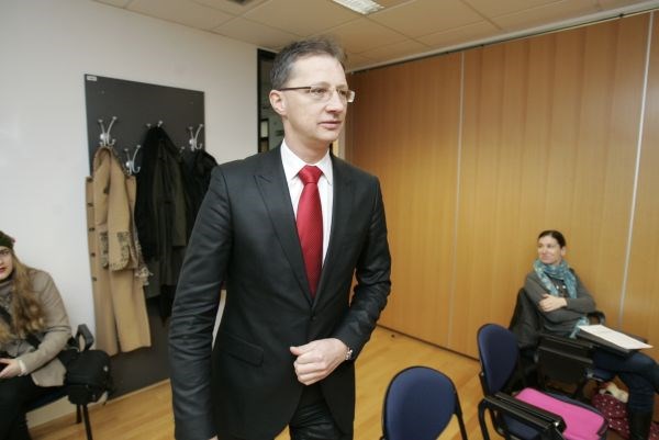 Visokošolski minister, ki opravlja tekoče posle, Igor Lukšič (na fotografiji) ter minister za Slovence v zamejstvu in po...