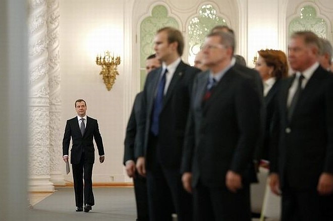 Medvedjev Rogozina imenoval za namestnika premierja in nadzornika nad obrambnim sektorjem