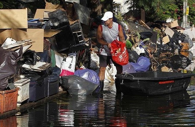 Zaradi posledic hudih poplav na Tajskem še vedno trpi dva milijona ljudi