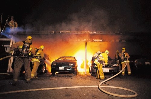 V Los Angelesu policija brezupno išče požigalce avtomobilov