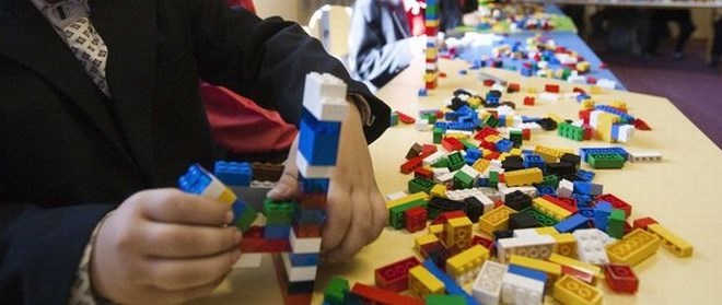 Lahko izdelek LEGA za dekleta sploh imenujemo lego kocke?