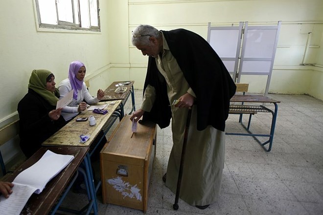 V Egiptu se nadaljujejo parlamentarne volitve