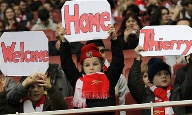 Prihod Henryja so pozdravili tudi namlajši navijači Arsenala.