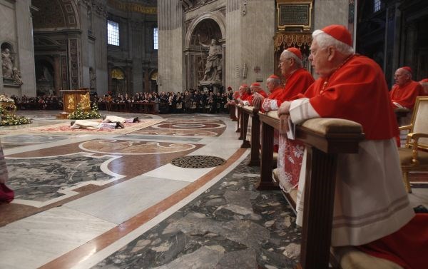 Papež Benedikt XVI. je danes sporočil imena 22 novih kardinalov, ki bodo uradno imenovani na konzistoriju v Rimu 18....