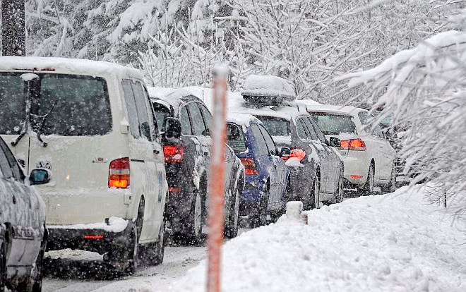 V Avstriji še naprej težave zaradi snega: Zaprte ceste, brez elektrike 7200 gospodinjstev