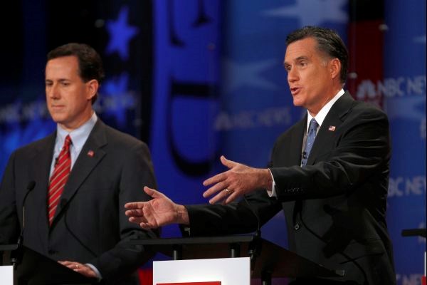 Rick Santorum (levo) in Mitt Romney (desno).