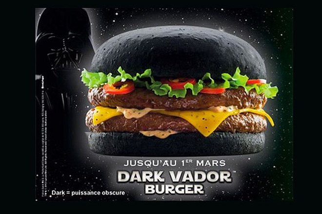 "Strašljivi" hamburger Darth Vader.