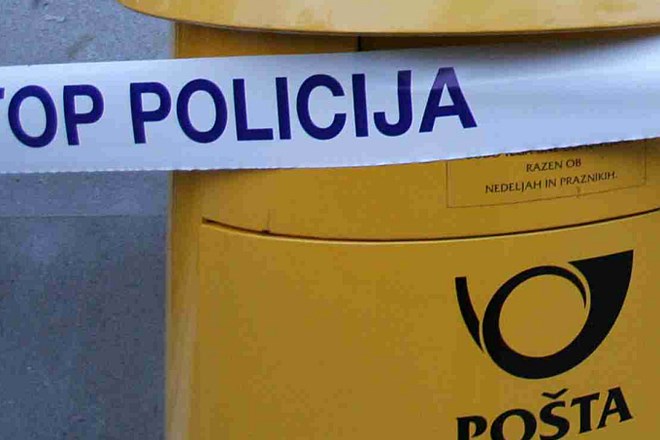 Oropali tovorno vozilo Pošte Slovenije; ukradli neznano količino denarja