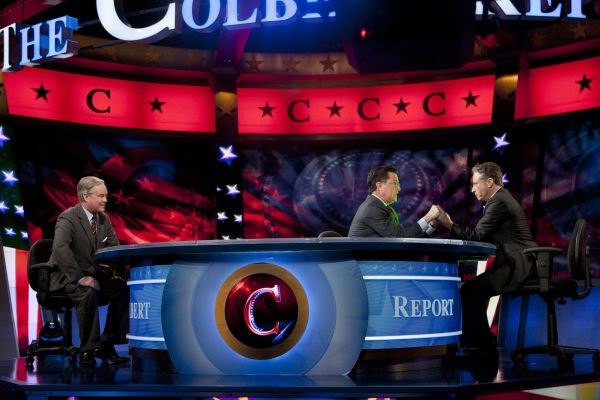 Ameriški komik Stephen Colbert (na sredini) se je v četrtek odločil pognati v tekmo za predsednika ZDA.