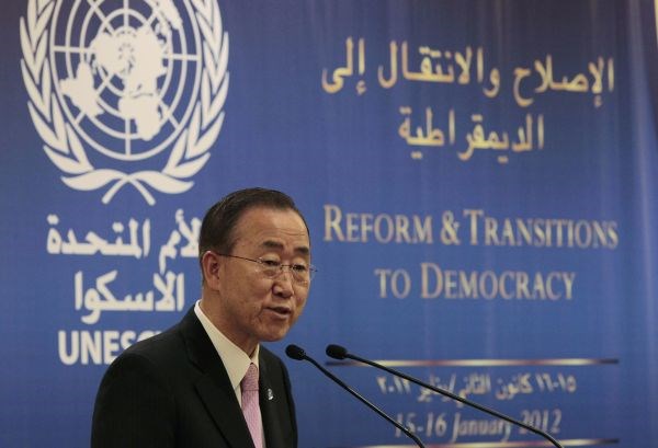 Generalni sekretar ZN Ban Ki Moon pa je na konferenci o demokraciji v arabskem svetu danes v Bejrutu poudaril, da "veter...