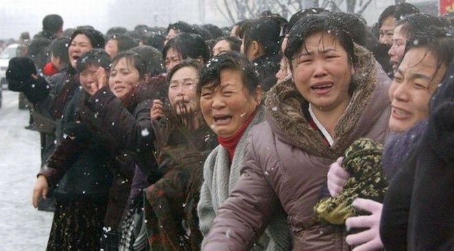 Severna Koreja zanika, da bi bili ljudje kaznovani, ker so premalo žalovali