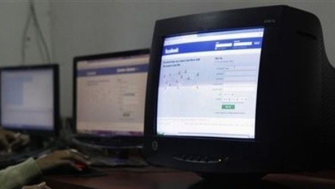 Moški prek facebooka skušal svojega sina prodati za skoraj 16 milijonov evrov