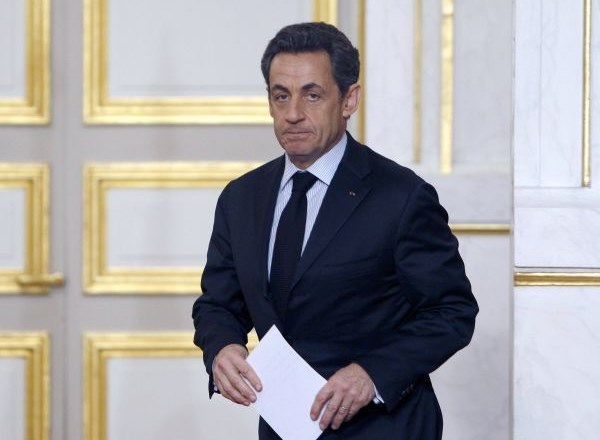 Sarkozy je povezovanje njegovih ukrepov s predsedniško kampanjo zavrnil. "Ali se gospodarstvo in odpuščanje ustavita zaradi...