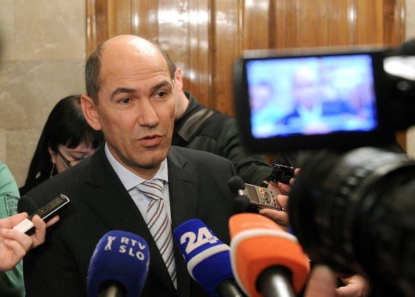 Za stranko SDS (na fotografiji njen predsednik Janez Janša) je predlog za Voljča neresen.