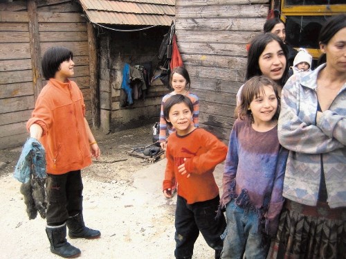Osem družin v  romskem naselju v Dobruški vasi  ima na voljo le en vodovodni priključek.