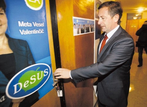 Karl Erjavec je včeraj stranki DeSUS odprl vrata za vstop v  desnosredinsko koalicijo.