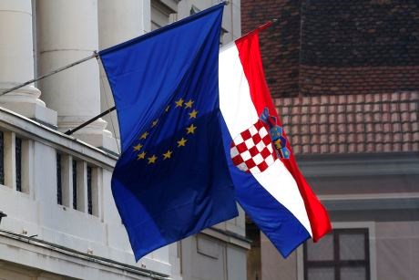 Tuji mediji pozdravljajo odločitev Hrvatov na včerajšnjem referendumu