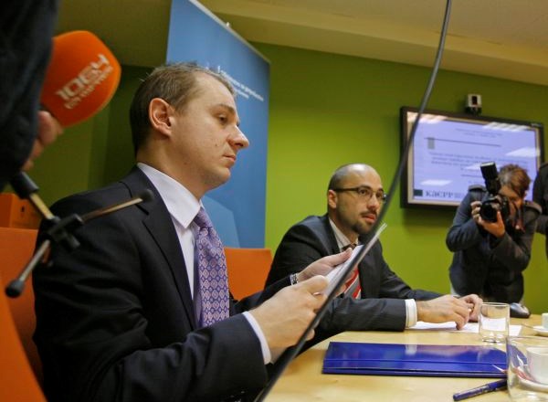Virant kljub domnevni preiskavi po poročanju televizije vztraja pri Soršakovi (na fotografiji levo) kandidaturi za ministra...