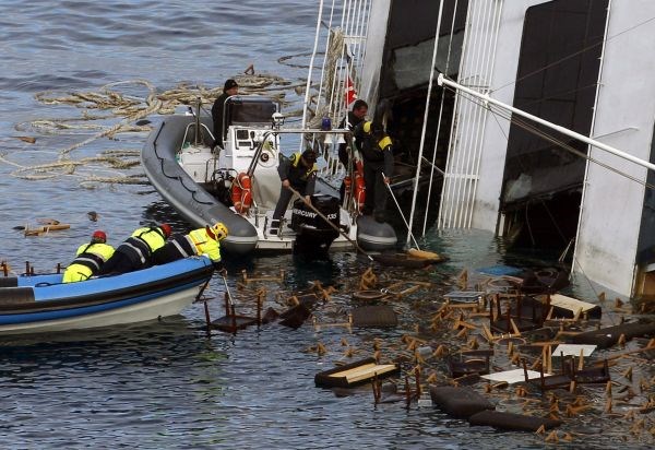 Costa Concordia: Reševalci, ki jih ovira neznosen smrad, odkrili še eno truplo