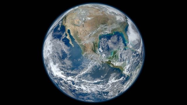 Naj ozadje vašega računalnika krasi najlepša in največja fotografija Zemlje doslej