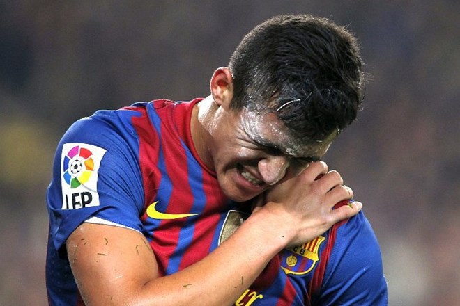 Alexis Sanchez si je poškodoval ramo in je bil zamenjan v 78. minuti, Andres Iniesta pa je zelenico Nou Campa zapustil že v...