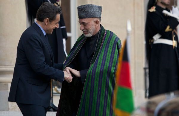 Srečanje Karzaja in Sarkozyja.
