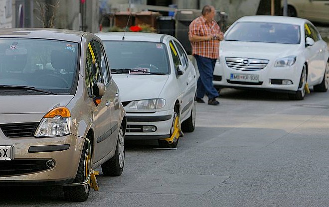 Raziskava razbila stereotip: Ženske parkirajo boljše kot moški