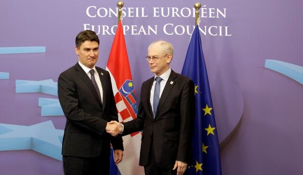 Van Rompuy je Milanoviću čestital za pozitiven izid referenduma, na katerem so Hrvati podprli vstop svoje države v EU.