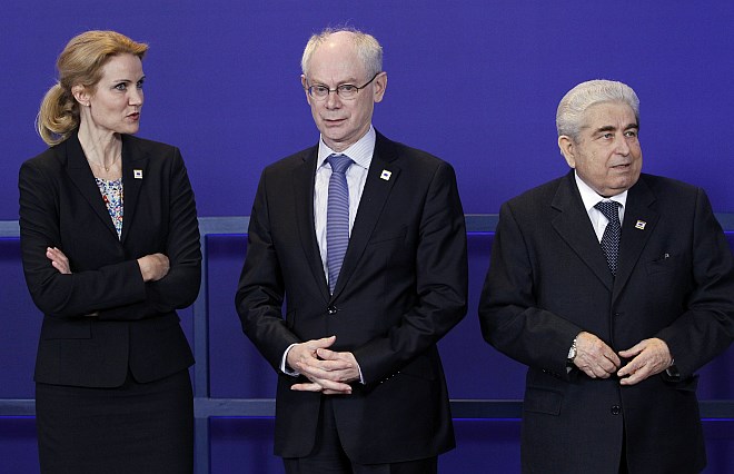 Herman Van Rompuy (v sredini)