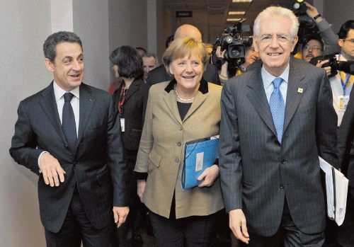 Francoski predsednik Nicolas Sarkozy, nemška kanclerka  Angela Merkel in italijanski premier Mario Monti so se srečali  pred...
