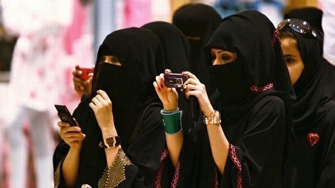 Ženskam v Saudovi Arabiji še vedno ni dovoljeno voziti avtomobilov.