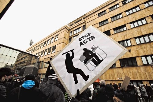 "Acta poskus nadzora nad internetom!"