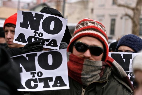 Protestni shod proti mednarodnemu trgovinskemu sporazumu za boj proti ponarejanju (Acta).